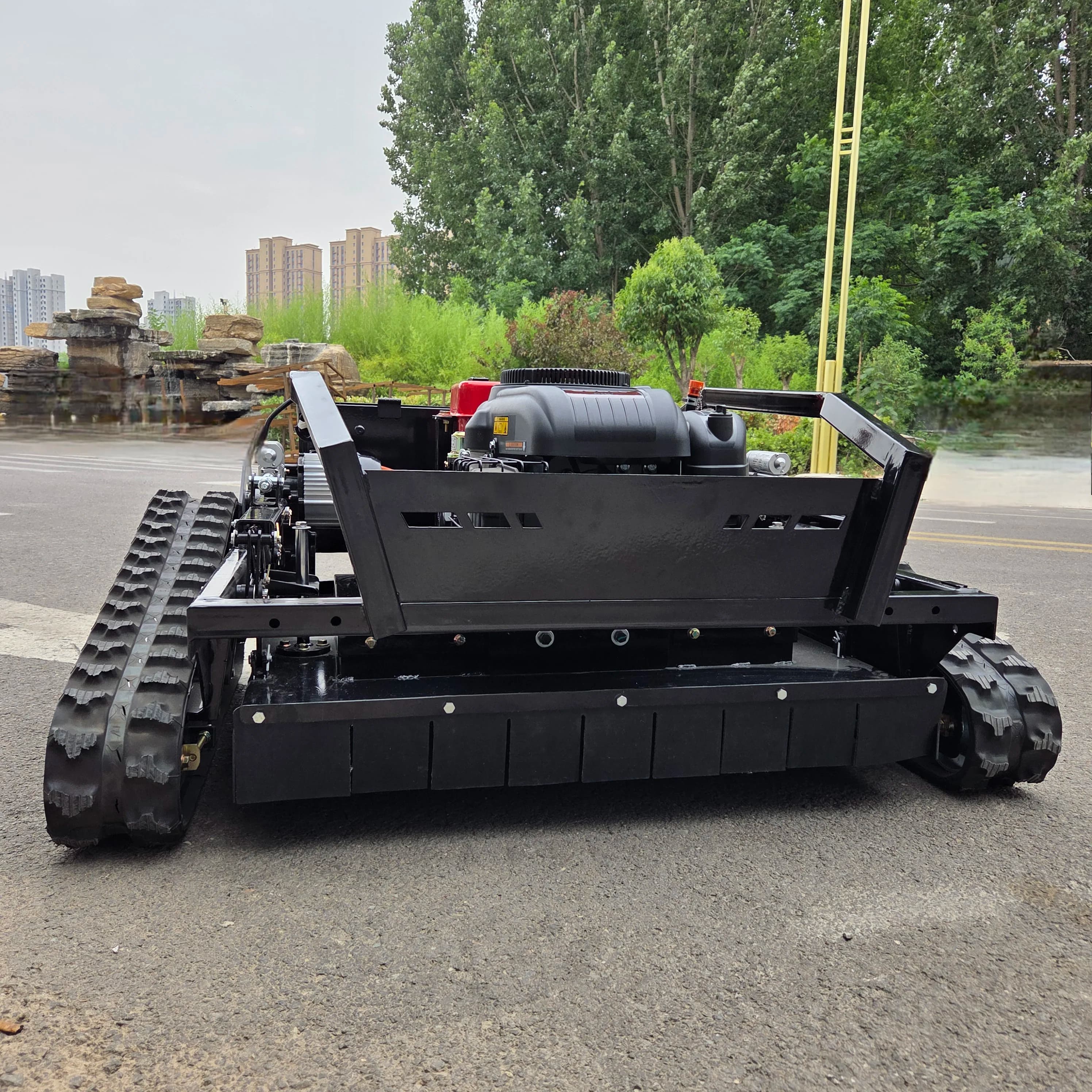 1000mm Cutting Width All-Terrain Robotic Lawn Mower | Aggressive Tread Tires + Auto Slope Climbing | CE/EPA Certified Flail