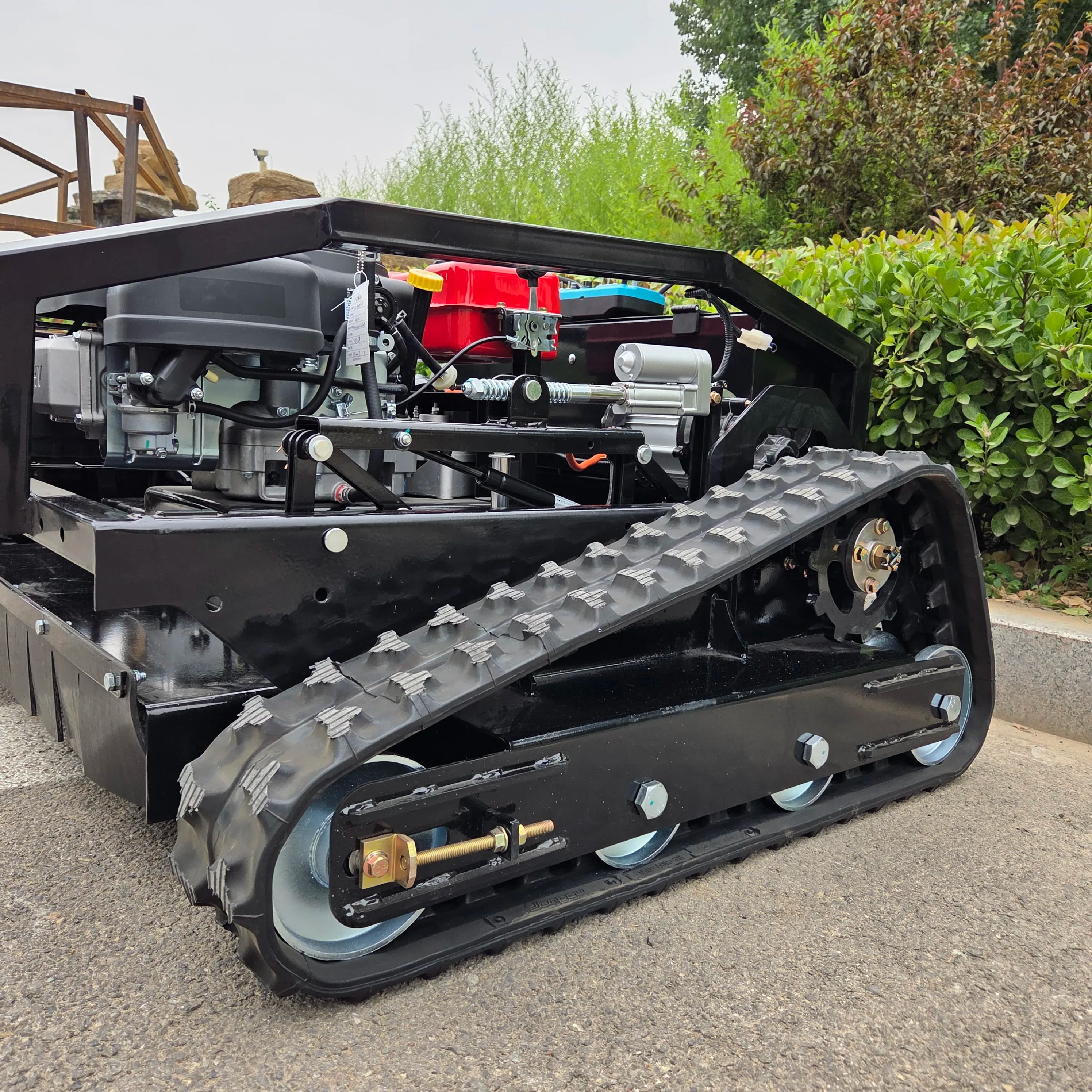1000mm Cutting Width All-Terrain Robotic Lawn Mower | Aggressive Tread Tires + Auto Slope Climbing | CE/EPA Certified Flail